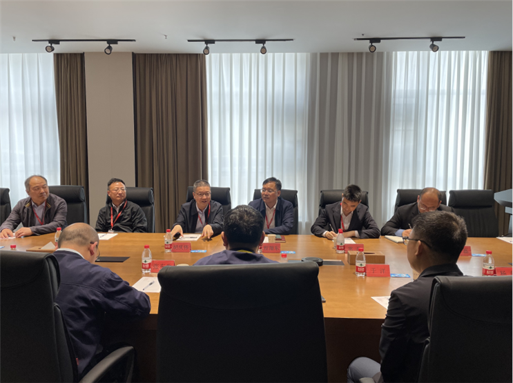 河南資本集團投資公司赴泛銳熠輝複合材料公司考察洽談工業園區綠色能源項目